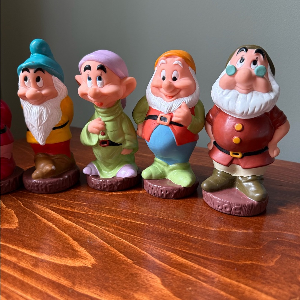 Disney Seven Dwarfs Vintage Squeak Toy Figurine Full Lot Set of 7 Like New - Picture 4 of 12